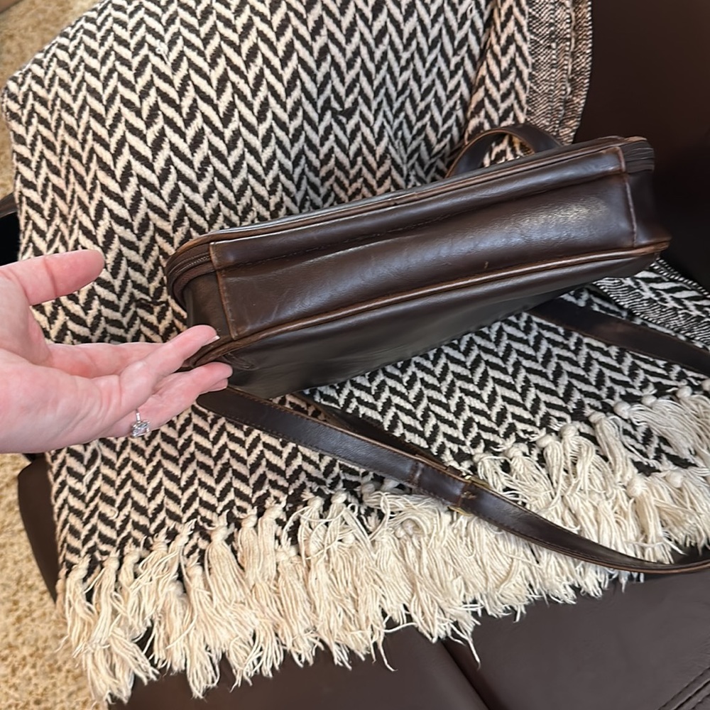 90’s Style VTG »Liz Claiborne» Chocolate Genuine Leather Crossover Shoulder Bag - Picture 11 of 16